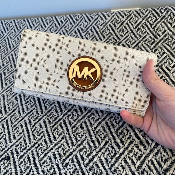 Michael Kors Gold White Wallet - Picture 4 of 5